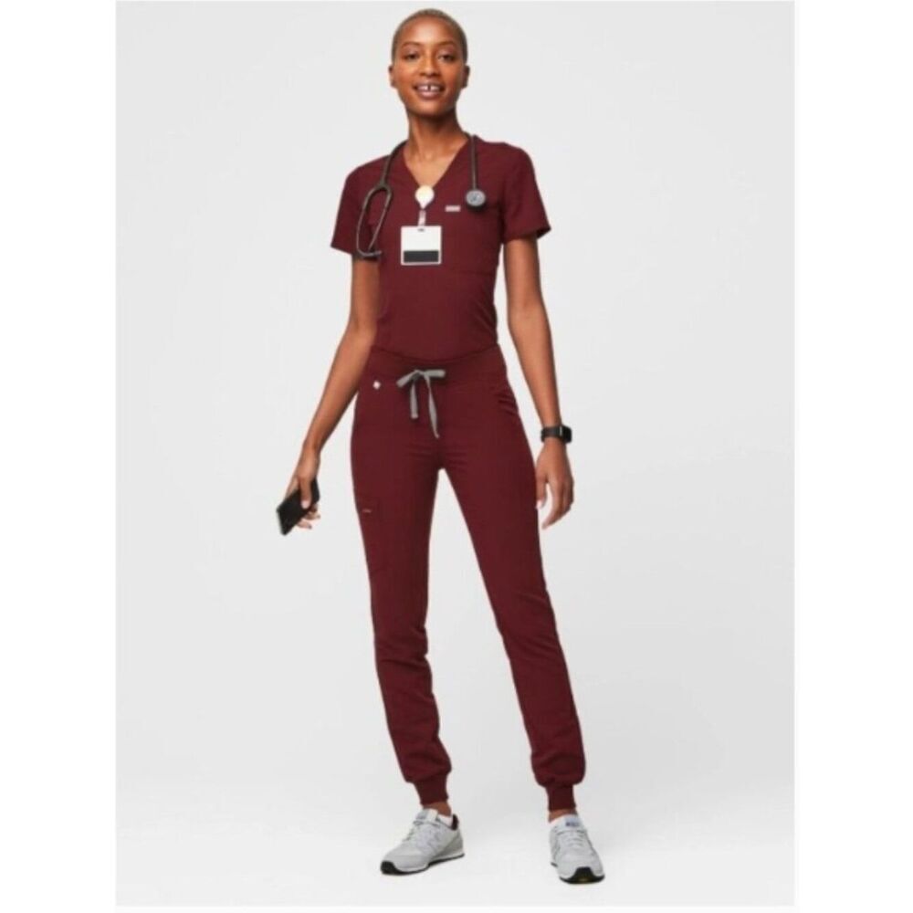 NWOT FIGS Zamora Jogger Scrub Pants in Burgundy in Size M